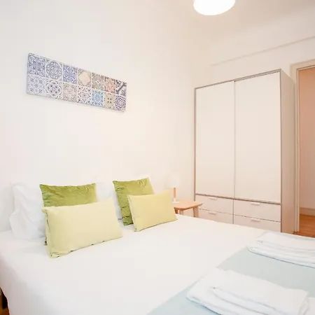 Liiiving In | Light Spacious Apartment Porto