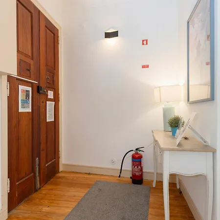 Liiiving In | Light Spacious Apartment