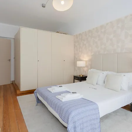 Liiiving In | Light Spacious Apartment *