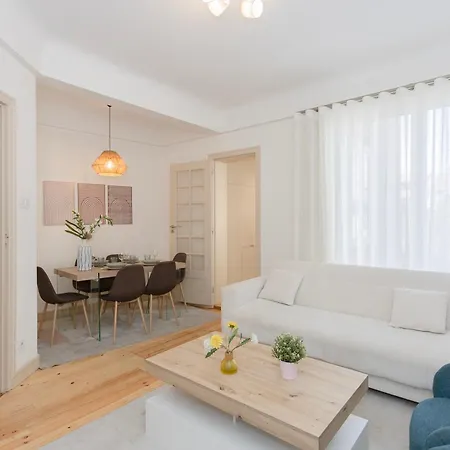 Liiiving In | Light Spacious *