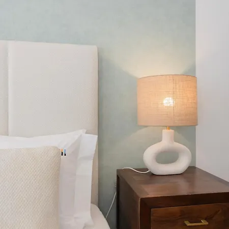 Liiiving In | Light Spacious