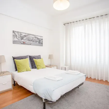 Liiiving In | Light Spacious Porto