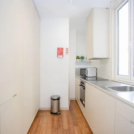 Liiiving In | Light Spacious Apartmán Porto