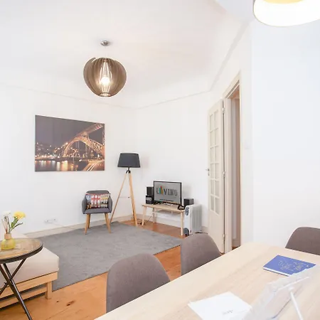 Liiiving In | Light Spacious