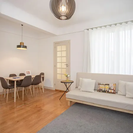 Liiiving In | Light Spacious