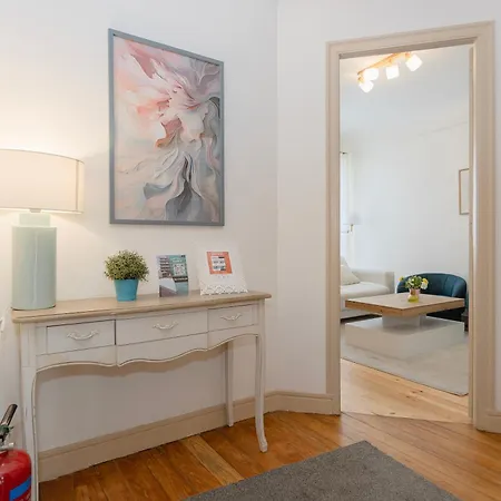 Liiiving In | Light Spacious