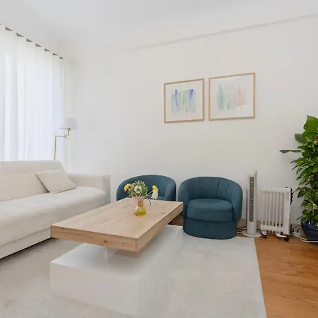 Liiiving In | Light Spacious Apartment Porto