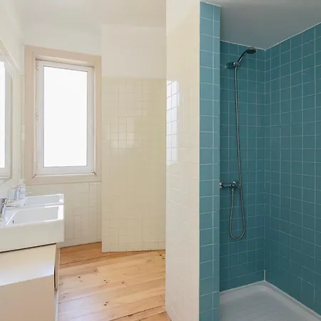 Liiiving In | Light Spacious