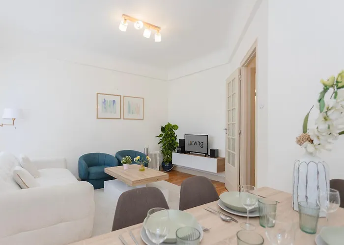 Liiiving In | Light Spacious Apartment *