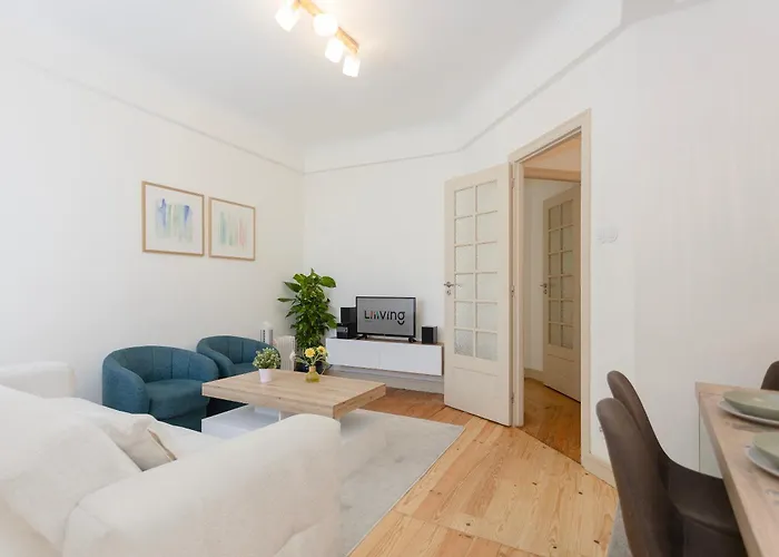 Apartment Liiiving In | Light Spacious *