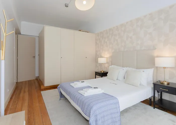 Liiiving In | Light Spacious Apartment *