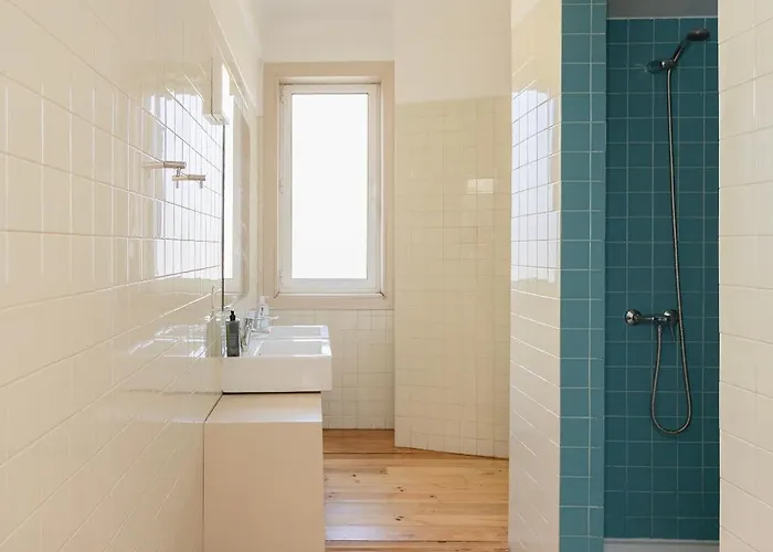 Liiiving In | Light Spacious Apartment *