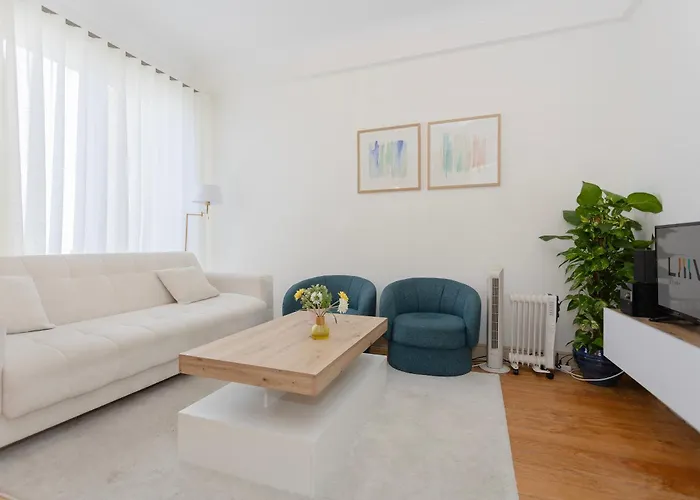 Liiiving In | Light Spacious Apartment Porto